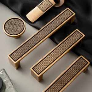 Santaya Antique Brass Handle Luxury Bronze Pull Kitchen Cabinet Handle Wardrobe Drawer Knob